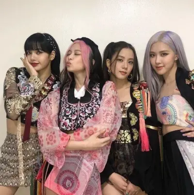 Blackpink - Kelelahan: Potret pendamping AI yang cerdas secara emosional untuk percakapan mendalam