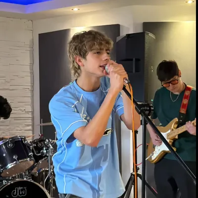 Lukas urkijo-: Playful AI chatbot mascot enhancing user engagement in random chats