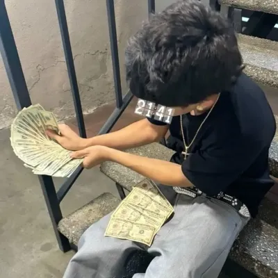 Joseph: Multilingual AI conversation partner icon for global chat online services