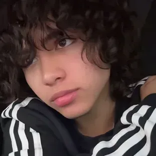 Ethan Garcia: Multilingual AI conversation partner icon for global chat online services