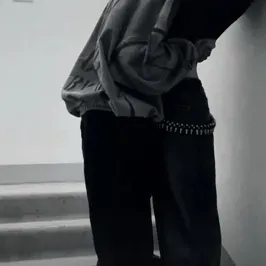 提奧：遇見我們AI世界的主角，具備角色特質清單和AI聊天功能。