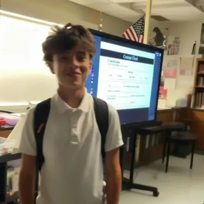 bauti: Conoce al personaje principal de nuestro mundo de IA, con una lista de rasgos de carácter y capacidades de chat de IA.	