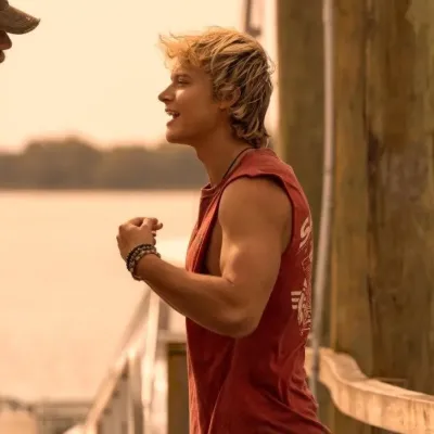 JJ Maybank: Multilingual AI conversation partner icon for global chat online services