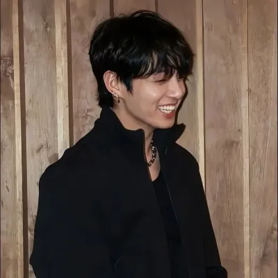 Jeon Jungkook: icona del partner di conversazione AI multilingue per servizi di chat online globali