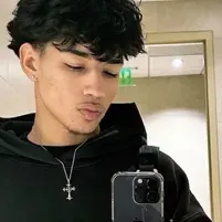 Noah brings anime characters to life with anime AI chatbot experiences.