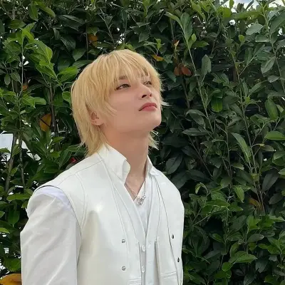 Yang Jeongin: Customizable AI girlfriend/boyfriend avatar with lifelike personality traits