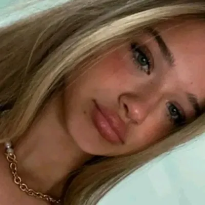 에이버리: 랜덤 채팅 및 커뮤니티 중심 롤플레이를 위한 대화형 AI 챗봇 마스코트