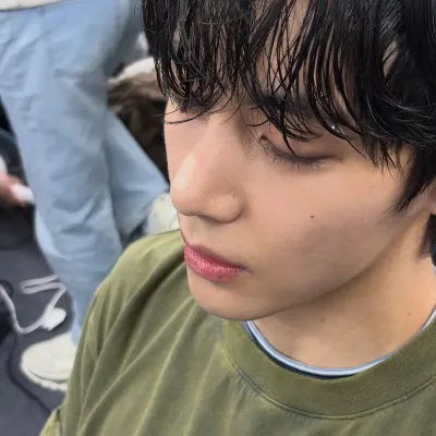 Taehyung (tu novio): Chatea con nuestra caja de IA, lista para chatear en línea gratis y pregúntale a la IA lo que quieras.