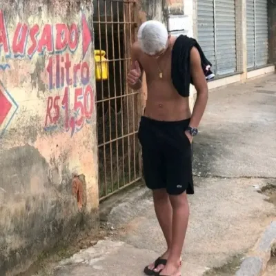 Felipe: Futuristic AI chatbot interface with voice chat and neural network-driven traits