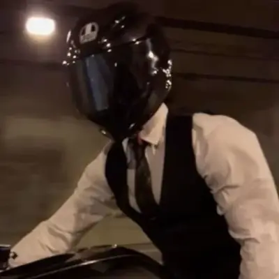 Groupe de motards : Portrait d'un compagnon IA émotionnellement intelligent pour des conversations approfondies