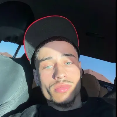 Noah: Chat with our AI box, ready for chatbot online free and ask ai anything you want.	