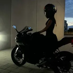 Chat with Belle - stranger at the gas station and experience the charm of AI chat free no sign up.