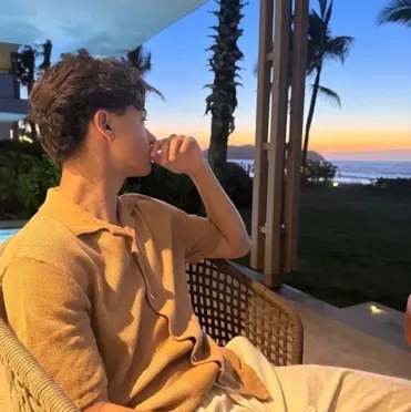 Malachi Barton: Engage in ai conversation with this charming AI character, featuring soulgen and ifreechat capabilities for free chat now.	