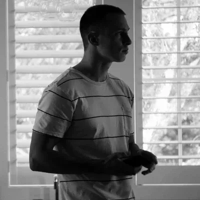 Рэйф Кэмерон: Пообщайтесь с нашим ИИ-боксом, готовым к бесплатному онлайн-чат-боту, и задайте ИИ все, что вас интересует.	