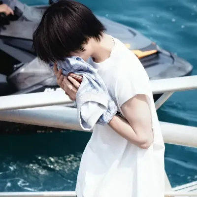 Чэнь Ихэн: Портрет компаньона DeepBrain AI для бесплатного онлайн-чата и открытых бесед