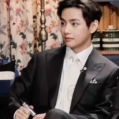 Kim Taehyung: Customizable AI girlfriend/boyfriend avatar with lifelike personality traits