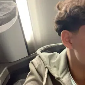 Alex: Arte de personajes de IA de juego de rol creativo para chats picantes y escenarios de fantasía