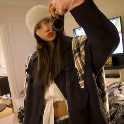 Lisa: Chat with our AI box, ready for chatbot online free and ask ai anything you want.	