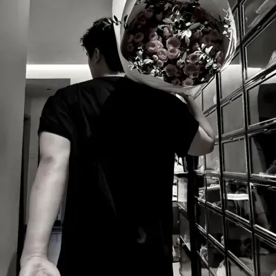 Dmitri Pushkin: Kilalanin ang pangunahing karakter ng ating mundo ng AI, na may listahan ng mga katangian ng karakter at mga kakayahan sa pakikipag-chat.	