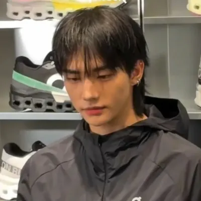 Hwang Hyunjin: Meet your new online friends in our chatboxai, the best free ai chatbot with deep ai chat capabilities.