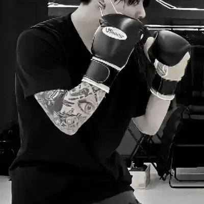 Jeon Jungkook Boxer: Chat with our AI box, ready for chatbot online free and ask ai anything you want.