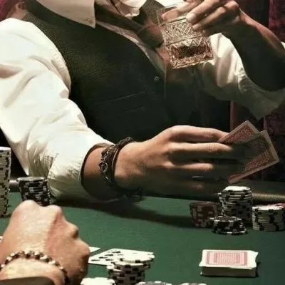 빅터: 랜덤 채팅 및 커뮤니티 중심 롤플레이를 위한 대화형 AI 챗봇 마스코트