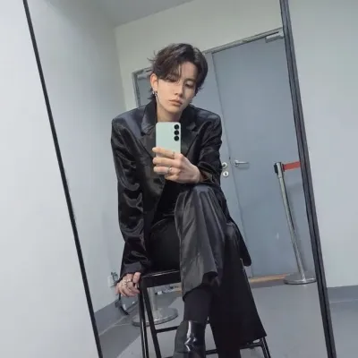 Lee Heeseung - 이희승: Emotional intelligentes KI-Begleitporträt für tiefgründige Gespräche	