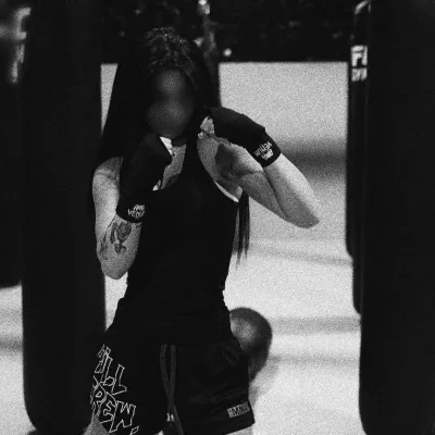 Bokser: Derin sohbetler için duygusal zekaya sahip yapay zekalı arkadaş portresi	