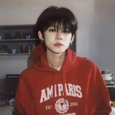 Choi Yeonjun : Engagez une conversation IA avec ce charmant personnage IA, doté de capacités de génération d'âme et d'ifreechat pour un chat gratuit maintenant.
