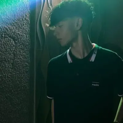 馬修：具有語音聊天功能和神經網路特性的未來派AI聊天機器人介面