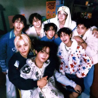 stray kids-horror: Secure AI chatbot avatar na may naka-encrypt na 1v1 chat na kakayahan	