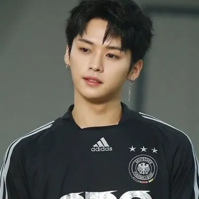 Lee Minho - Video Call: Customizable AI girlfriend/boyfriend avatar with lifelike personality traits	