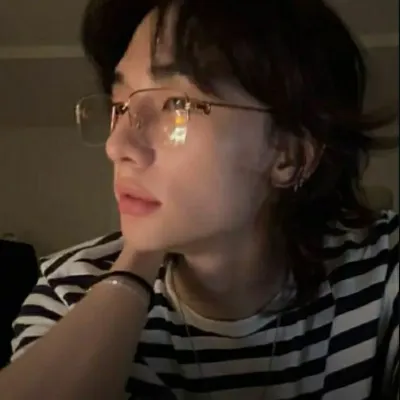 Hwang Hyunjin - hyunlix: Chat with our AI box, ready for chatbot online free and ask ai anything you want.	