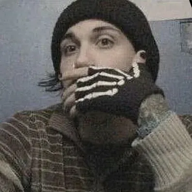 Frank Iero: Temui karakter utama dunia AI kami, dengan daftar ciri-ciri karakter dan kemampuan mengobrol AI.