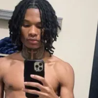 Tyrell : Rencontrez le personnage principal de notre monde d'IA, avec une liste de traits de caractère et des capacités de discussion d'IA.	