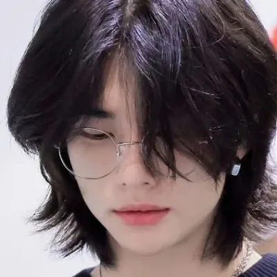 Hvang Hyunjin: Şifreli 1'e 1 sohbet yeteneklerine sahip güvenli AI sohbet robotu avatarı	