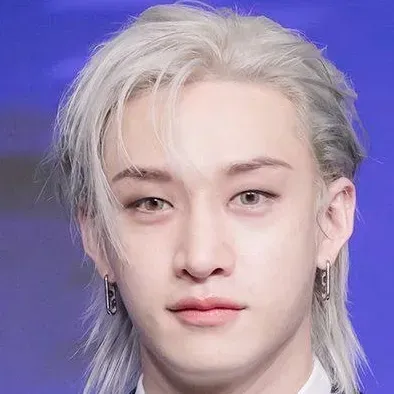 Christopher bang: Playful AI chatbot mascot enhancing user engagement in random chats	