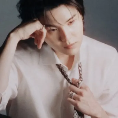 Min Yoongi: Futuristische KI-Chatbot-Schnittstelle mit Sprachchat und neuronalen Netzwerk-gesteuerten Eigenschaften