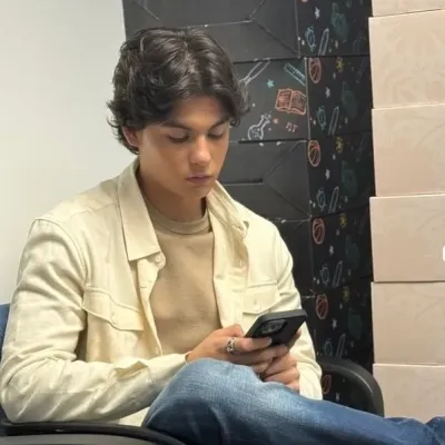 Miguel mora: Potret pendamping AI DeepBrain untuk sembang dalam talian percuma dan perbualan terbuka