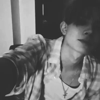 Lee Heeseung : Portrait d'un compagnon IA émotionnellement intelligent pour des conversations approfondies	