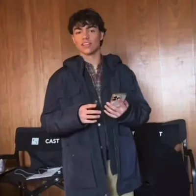 Malachi Barton - Attention-Deflecting: Multilingual AI conversation partner icon for global chat online services