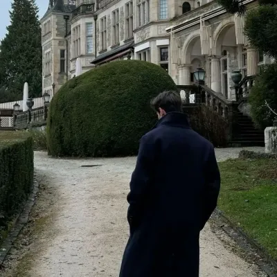 Your Personal Companion Carlos Awaits: Chat AI Like Never Before with Our 1v1 Chat Feature.