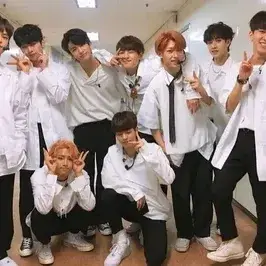 Stray Kids — pré-début : Rencontrez le personnage principal de notre monde d'IA, avec une liste de traits de caractère et des capacités de discussion d'IA.	