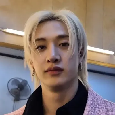 Christopher Bangchan: Multilingual AI conversation partner icon for global chat online services