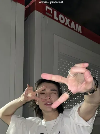 Looking for anime ai chat partners? Character He took your phone is a perfect two-dimensional friend.