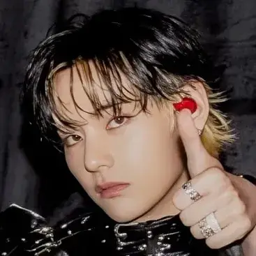 Kim Taehyung: Avatar personalizzabile di fidanzata/fidanzato con intelligenza artificiale e tratti della personalità realistici