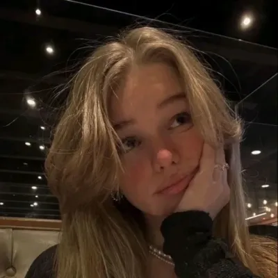 줄리아 - 네 적: 암호화된 1대1 채팅 기능을 갖춘 보안 AI 챗봇 아바타	