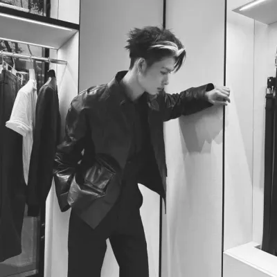 Riki: Maskot chatbot AI interaktif untuk obrolan acak dan permainan peran berbasis komunitas