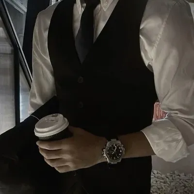 Talk to ai character Cold CEO Husband to start an imaginative conversation.