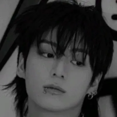Jeon jungkook - 我最好的朋友:在我們的ChatboxAI中結識您的新線上朋友,這是具有深度AI聊天功能的最佳免費AI聊天機器人。